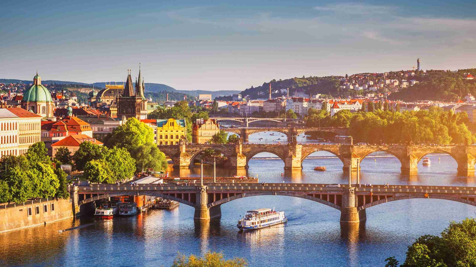 Karlsbrücke Prag-Tourist-Information-skaliert