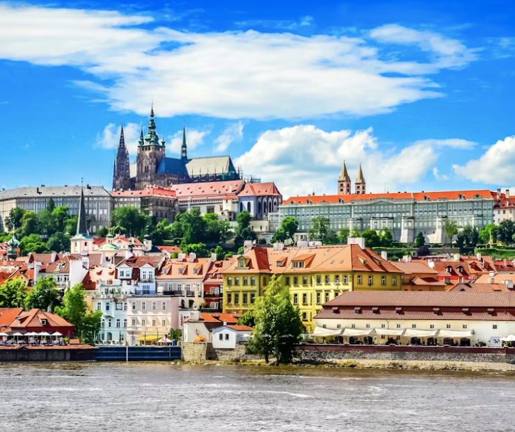 Prague Castle: Skip The Line Ticket + Guided Tour + Boat Tour