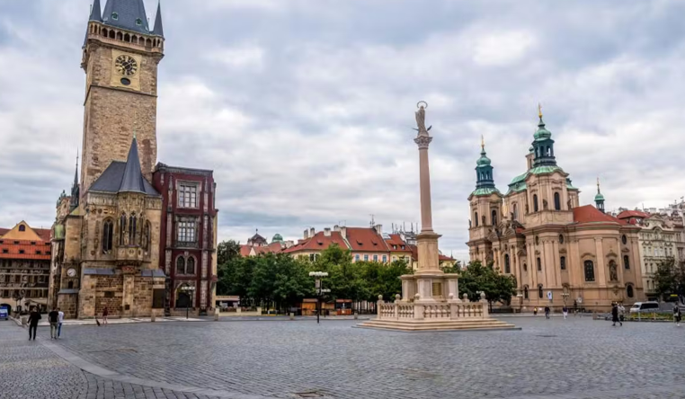 Skip-the-Line Combo: Prague Castle, Jewish Town, & Astronomical Clock