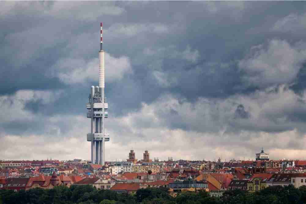 Torre de televisión Zizkov en Praga