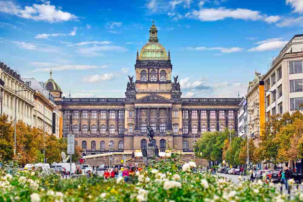 Museo Nacional hacia la Plaza de Wenceslao, Praga, República Checa