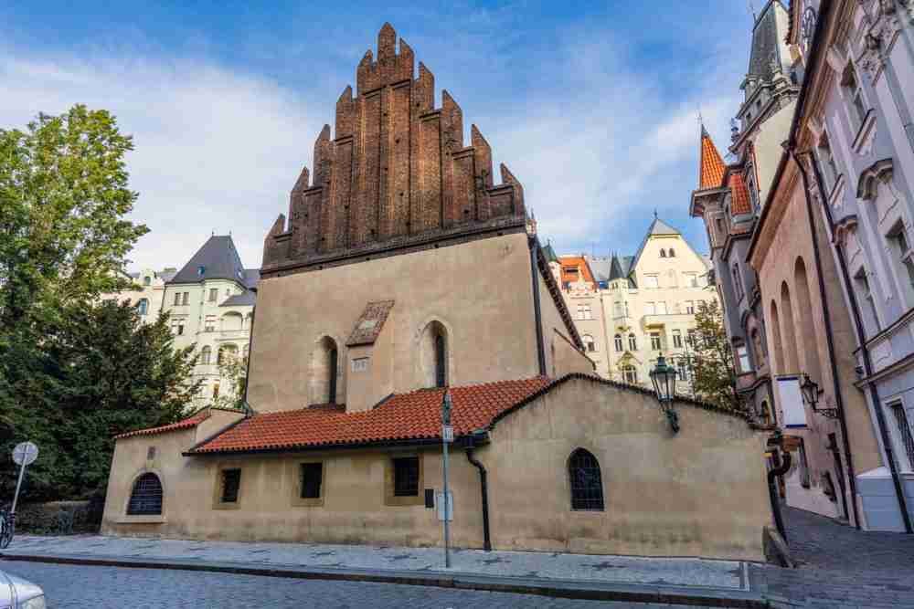 ¿Cómo llego a la Sinagoga Vieja Nueva?