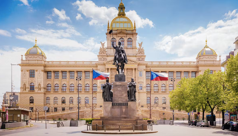 Tickets ohne Anstehen für das Prager Nationalmuseum mit einer optionalen Führung durch die Altstadt