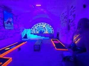 Prag: Glow Golf Mini Golf Spiel von UV Light 5